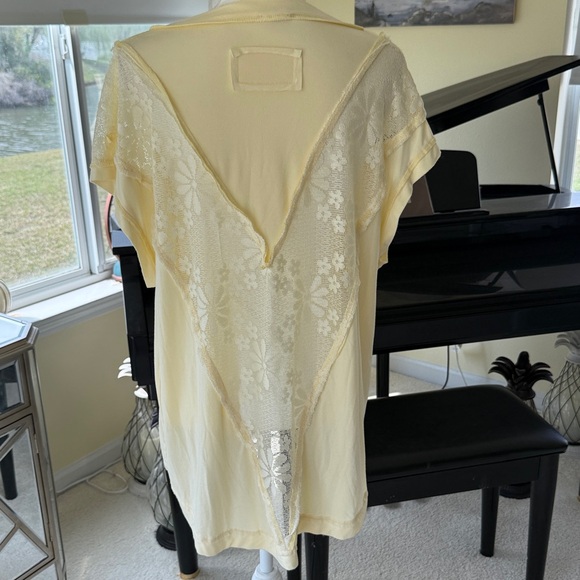 POL Soft yellow high low relaxed fit oversized top lace inserts light yellow - Picture 8 of 15